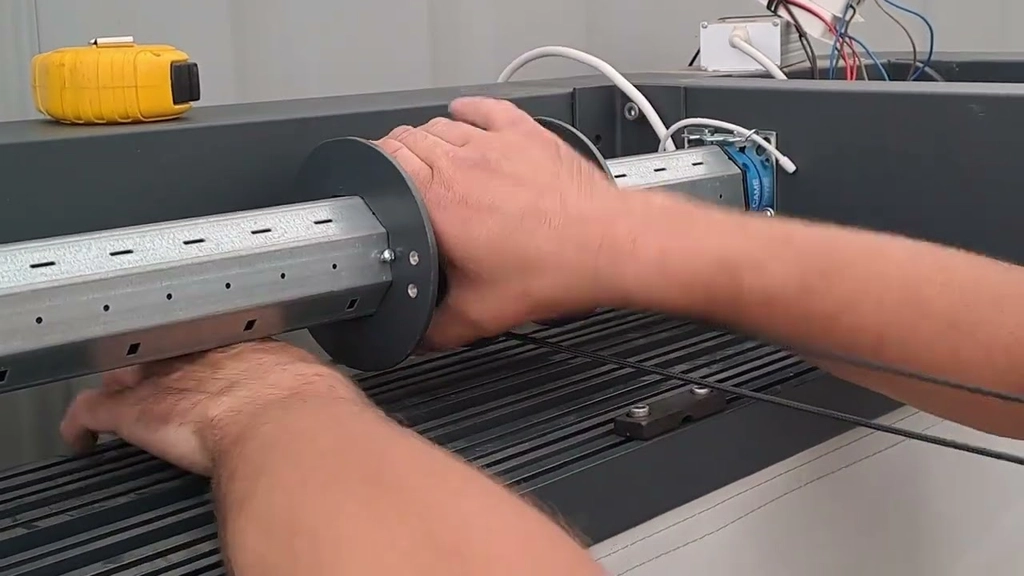 Zamontowanie linki dynnema w&nbsp;automatyce widocznej